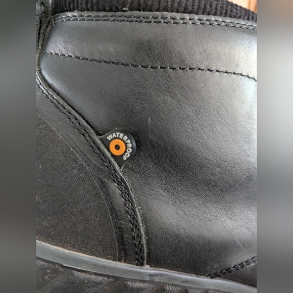 Bogs - men's size 9 black waterproof Rain boots - Picture 3 of 10